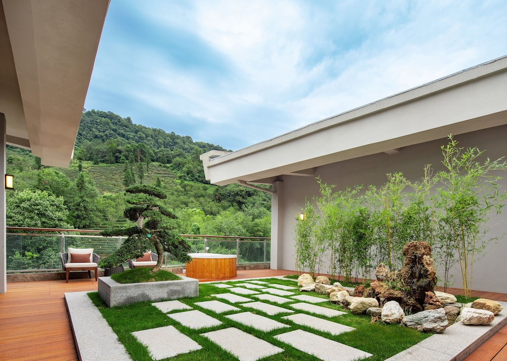 Suite, 1 Bedroom (Courtyard Access)