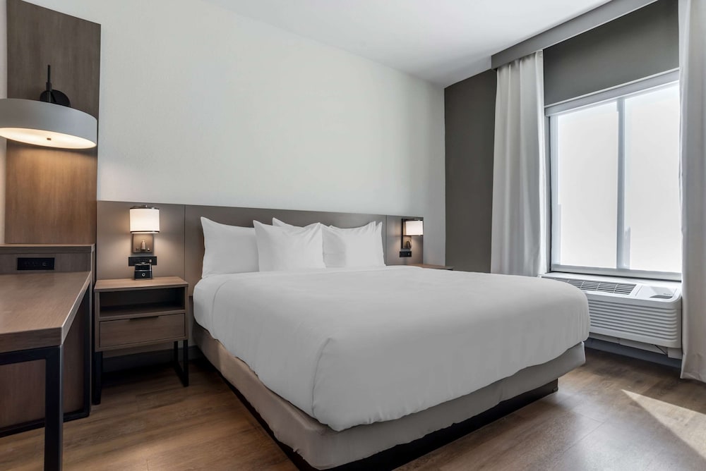 Suite, 1 King Bed with Sofa bed, Accessible, Non Smoking (Accessible Tub) - Photo 1