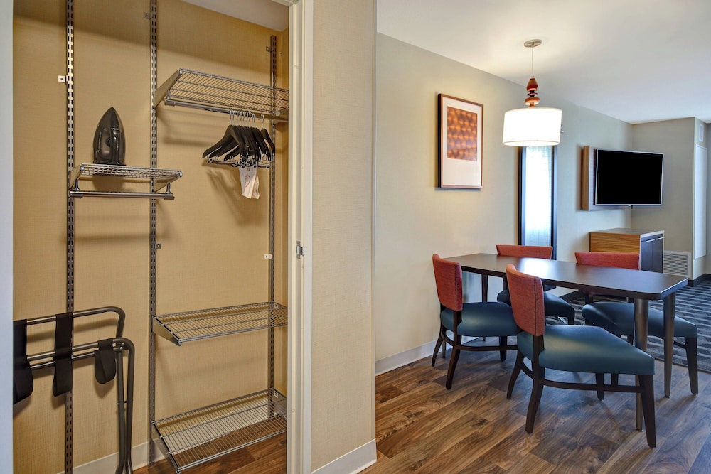 Suite, 1 Bedroom - Photo 8