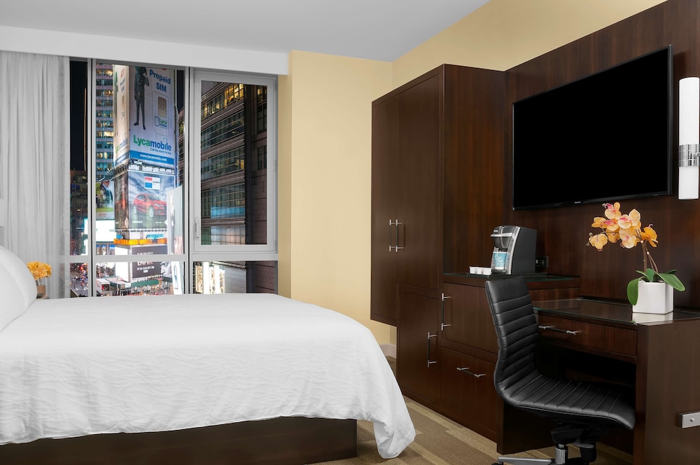 Room, 1 King Bed, Accessible (Hearing, Times Square View) thumbnail 5