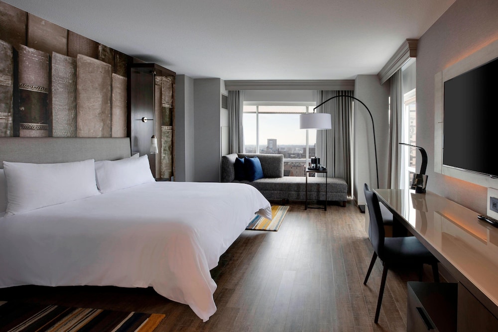 Club Room, 1 King Bed - Photo 4