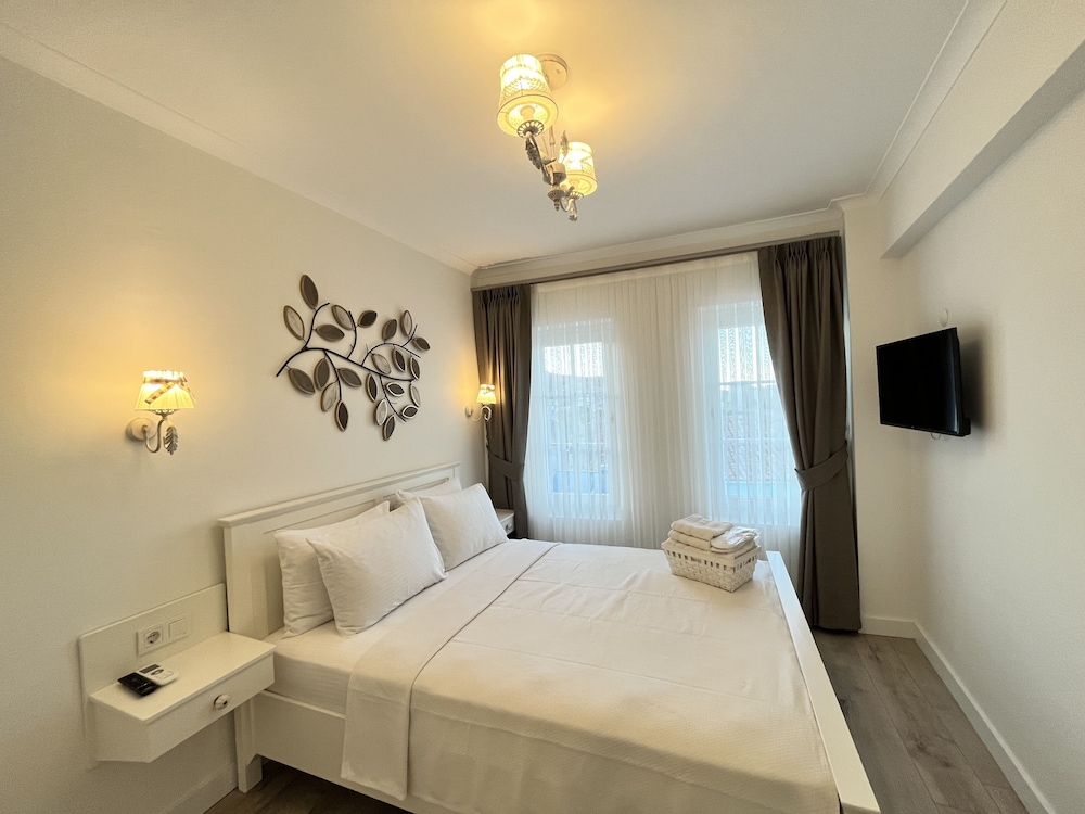 Deluxe Room, Partial Sea View