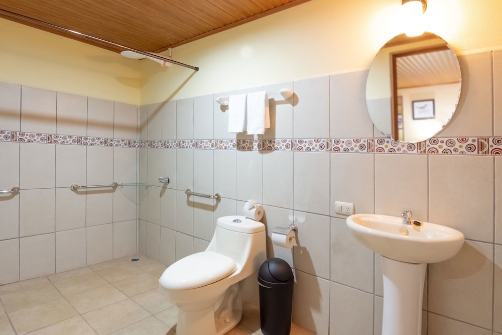 Budget Twin Room, 2 Twin Beds, Accessible, Non Smoking photo 2