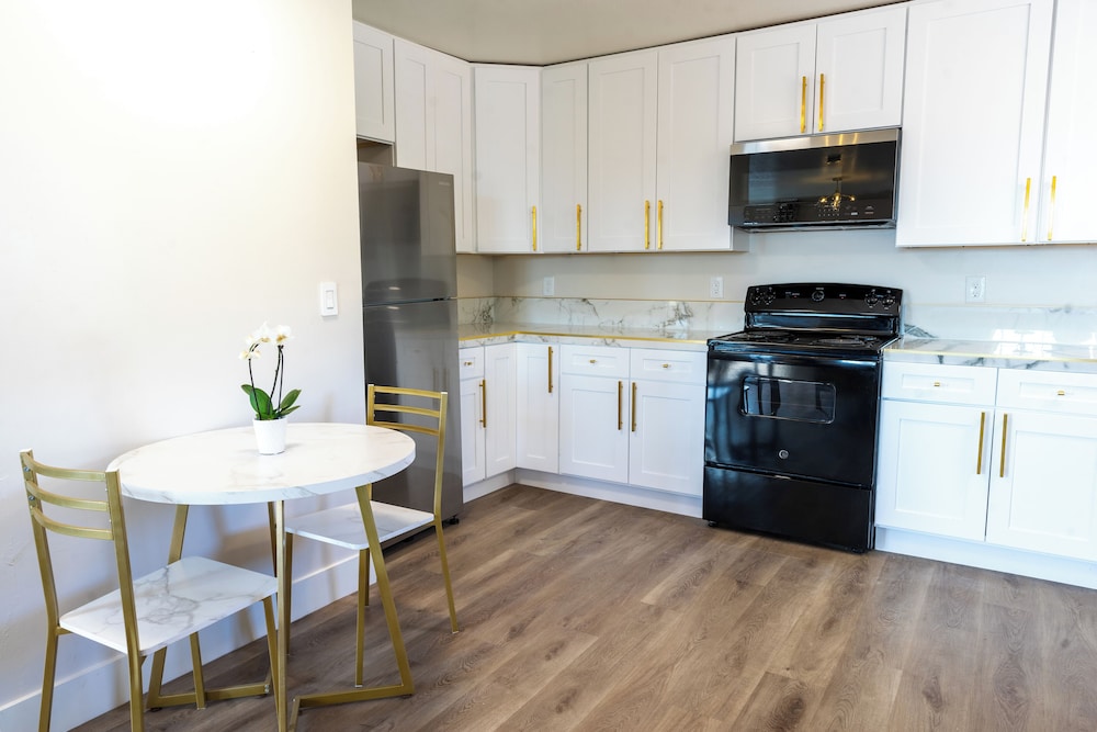 Studio Suite, Multiple Beds, Kitchen - Photo 6