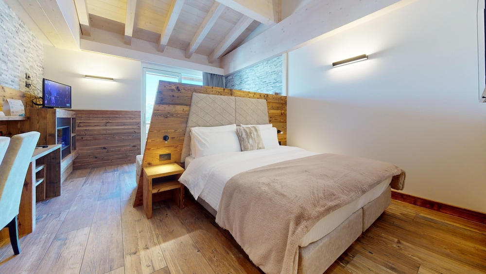 Junior Luxury Suite photo 3