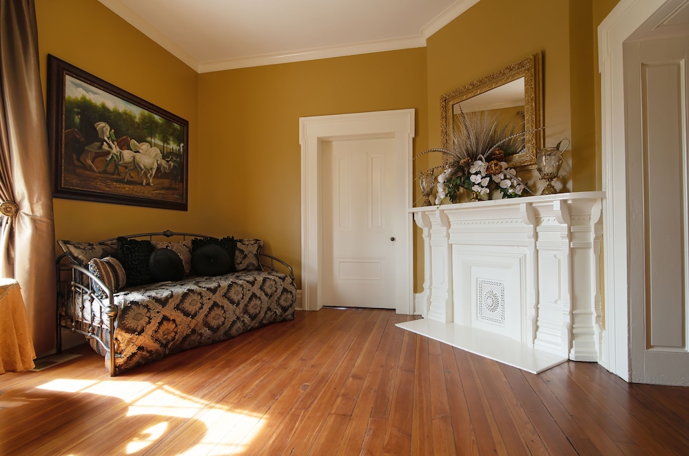 Mansion Gold Suite photo 1
