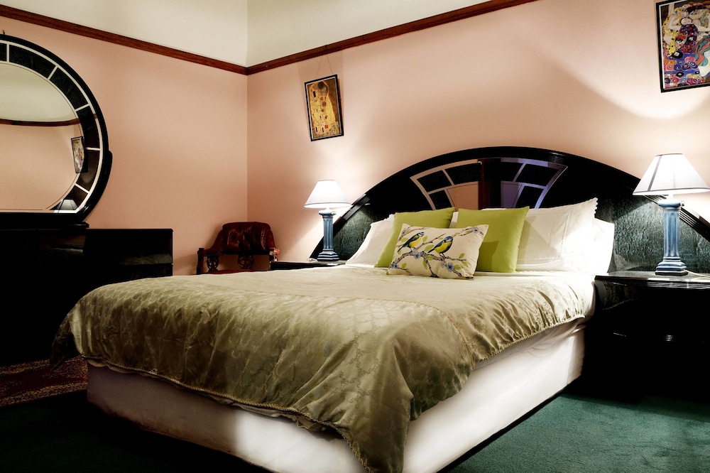 Three Bedroom Apartment (Four Nights) - Non Smoking photo 2