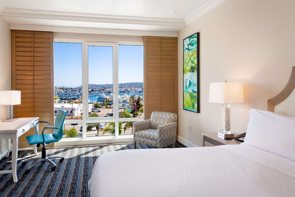Premier Room, 1 King Bed - Photo 1