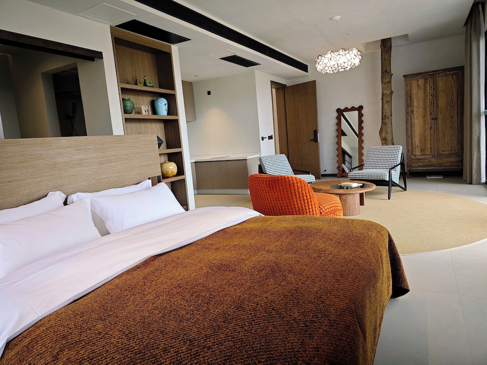 Design Double Room, Patio, Hill View