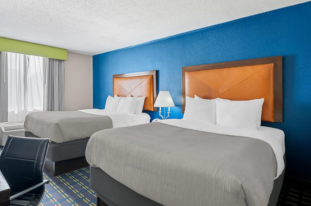 Standard Room, 2 Queen Beds, Non Smoking - Photo 2