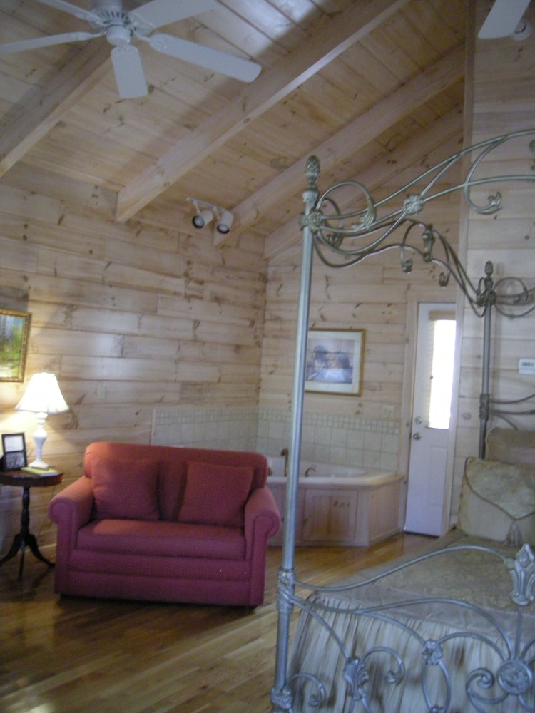Cabin, 1 Queen Bed (303: Alone At Last) photo 3