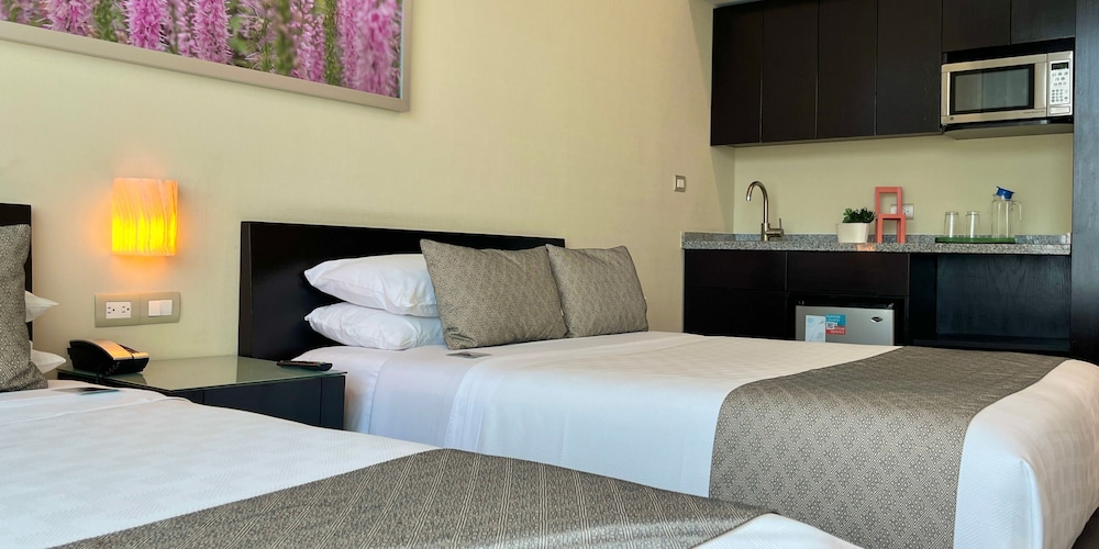 Deluxe Room, 2 Queen Beds - Photo 1