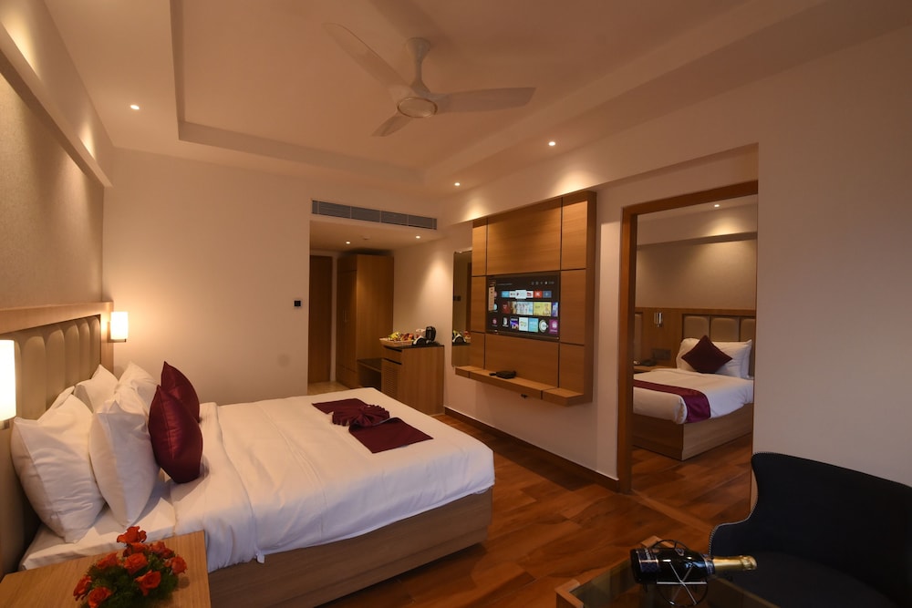 Deluxe Room - Photo 5
