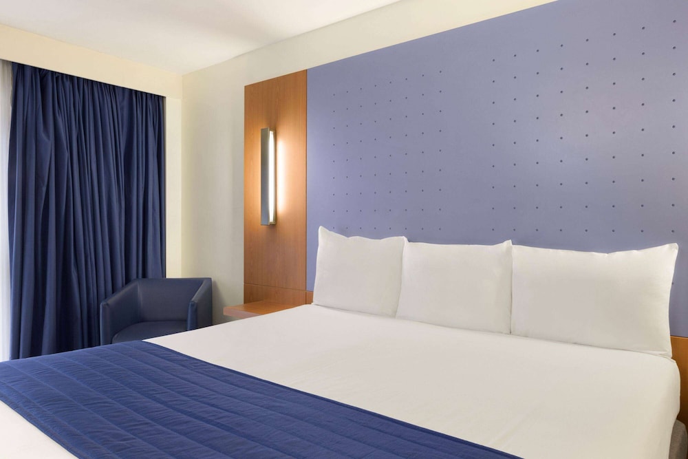 Room, 1 Double Bed, Accessible photo 3