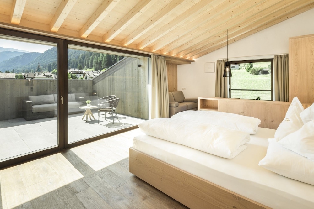 Exclusive Studio, 1 Queen Bed, Non Smoking, Garden View photo 1