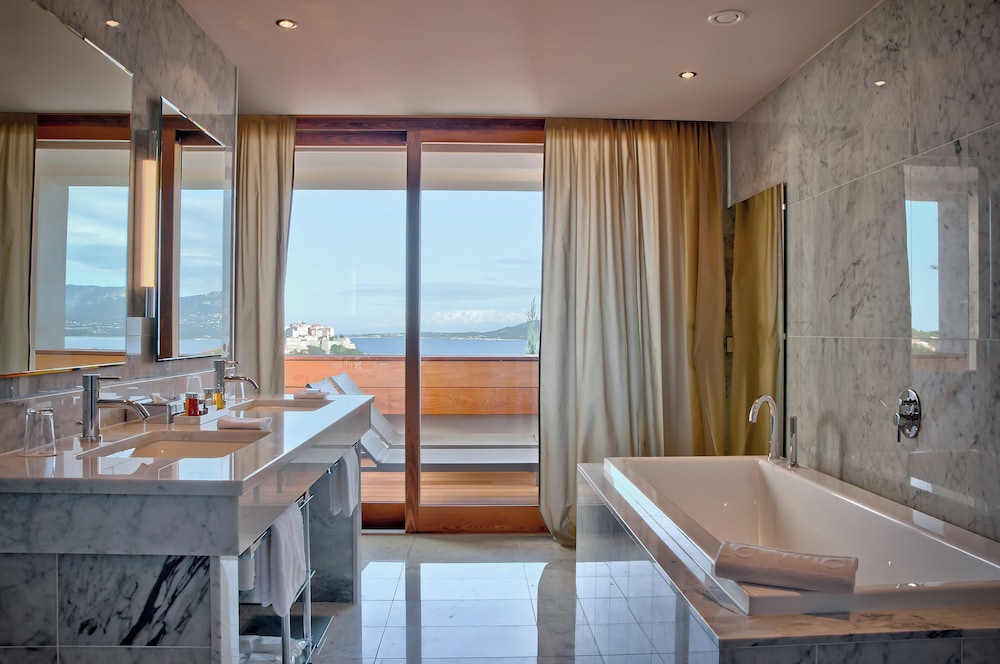 Suite 2 Chambres 1 Salle de bain vue mer
