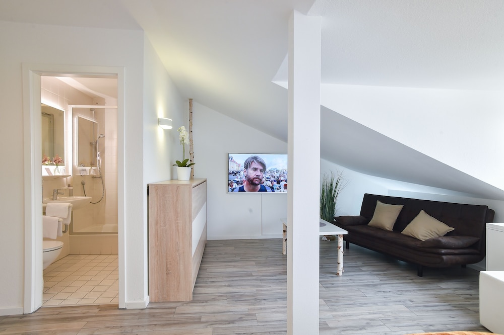 Standard Suite - Photo 7