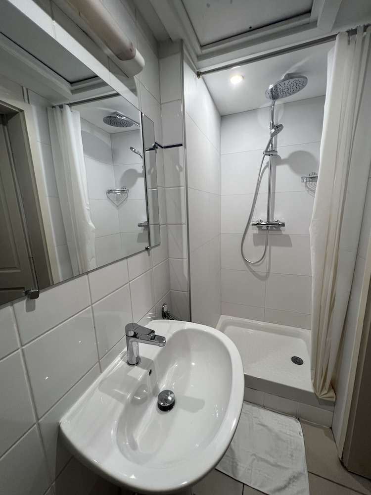 Twin Room, Private Bathroom photo 3