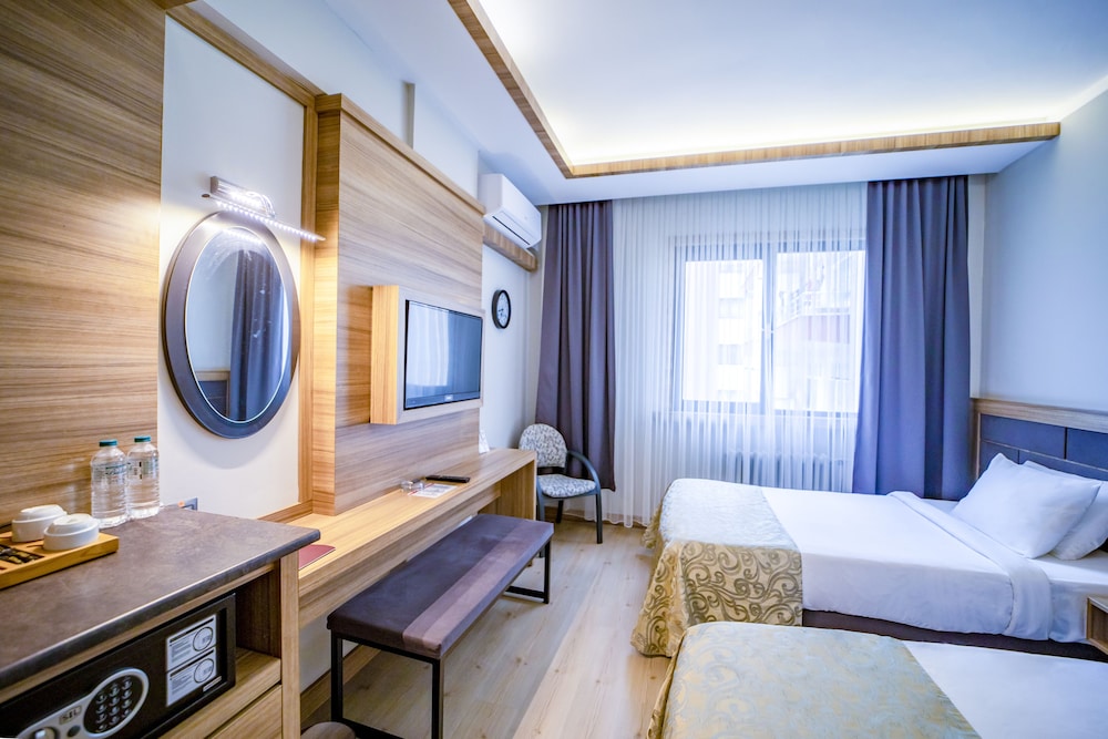 Standard Twin Room, Multiple Beds, Courtyard View
