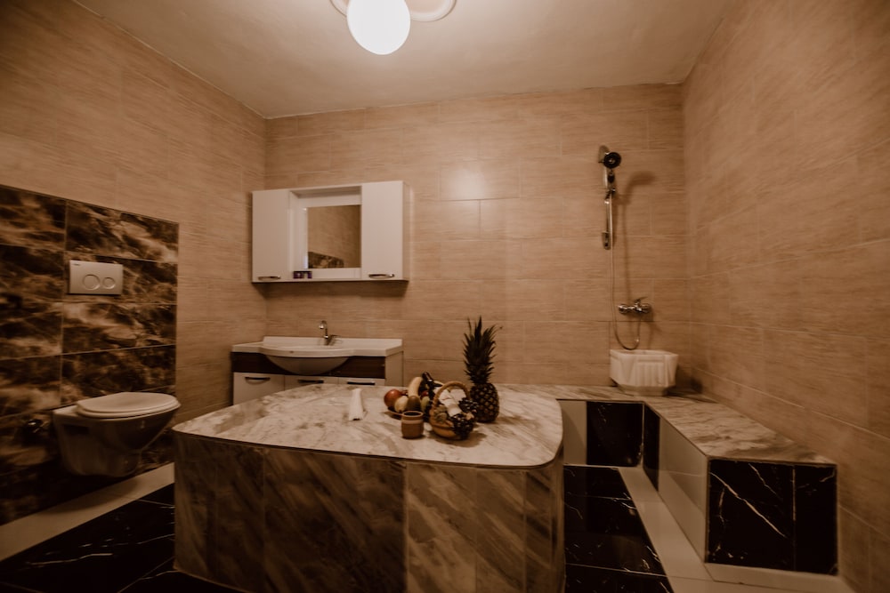 Honeymoon Room photo 2