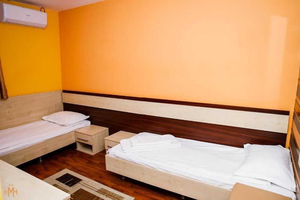 Economy Twin Room photo 1