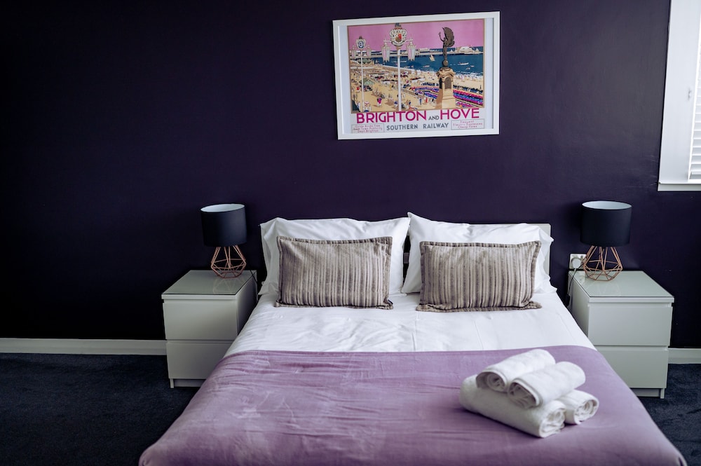 Brighton City Apartment *Parking Available* photo 3