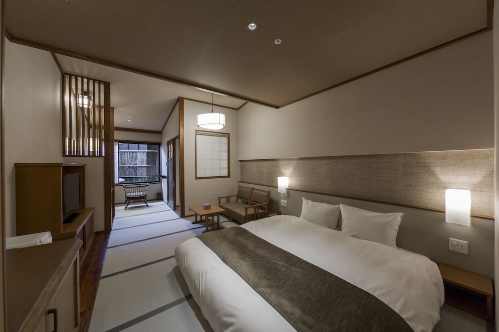 Double Room For 2 Pax