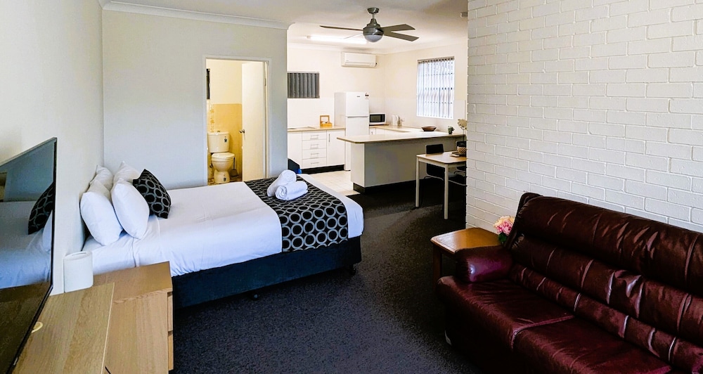 Deluxe Room, Kitchenette photo 1