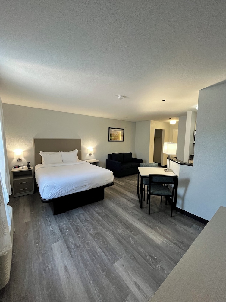 Room, 1 Queen Bed, Accessible, Non Smoking - Photo 2