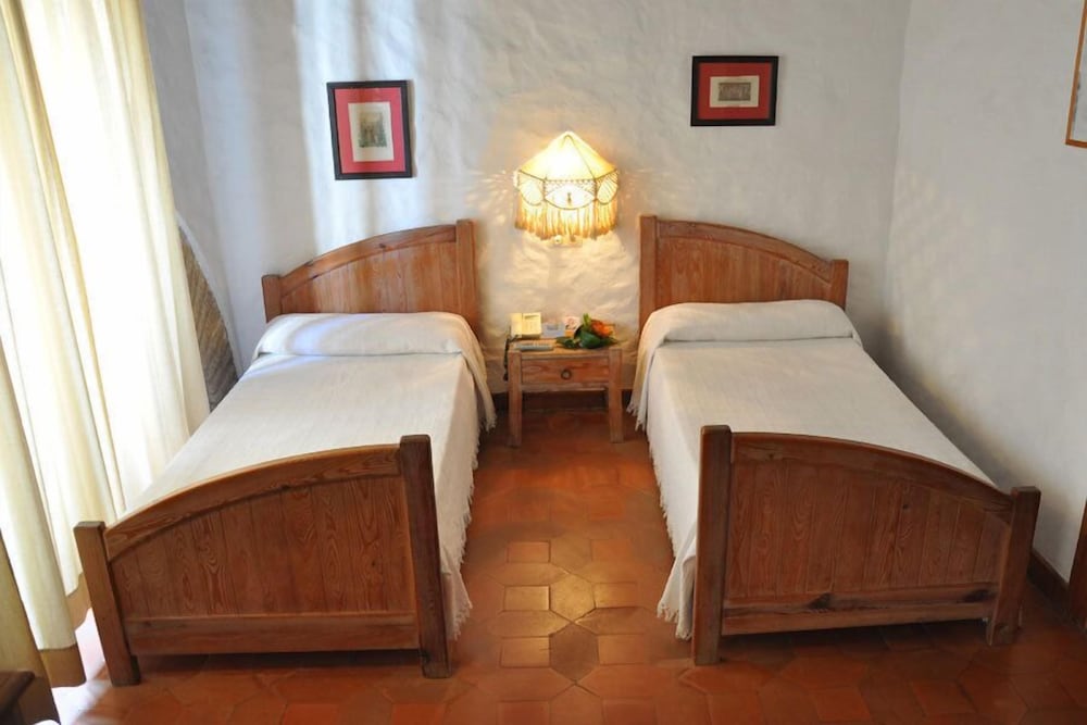 Double or Twin Room - Photo 3