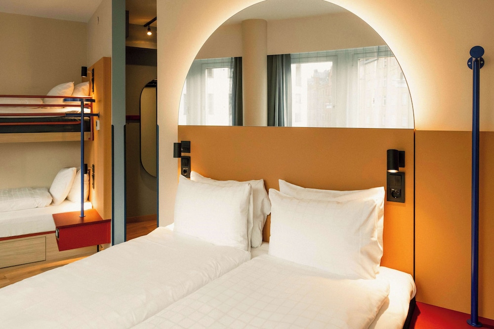 Room (Queen | 4 People) photo 1