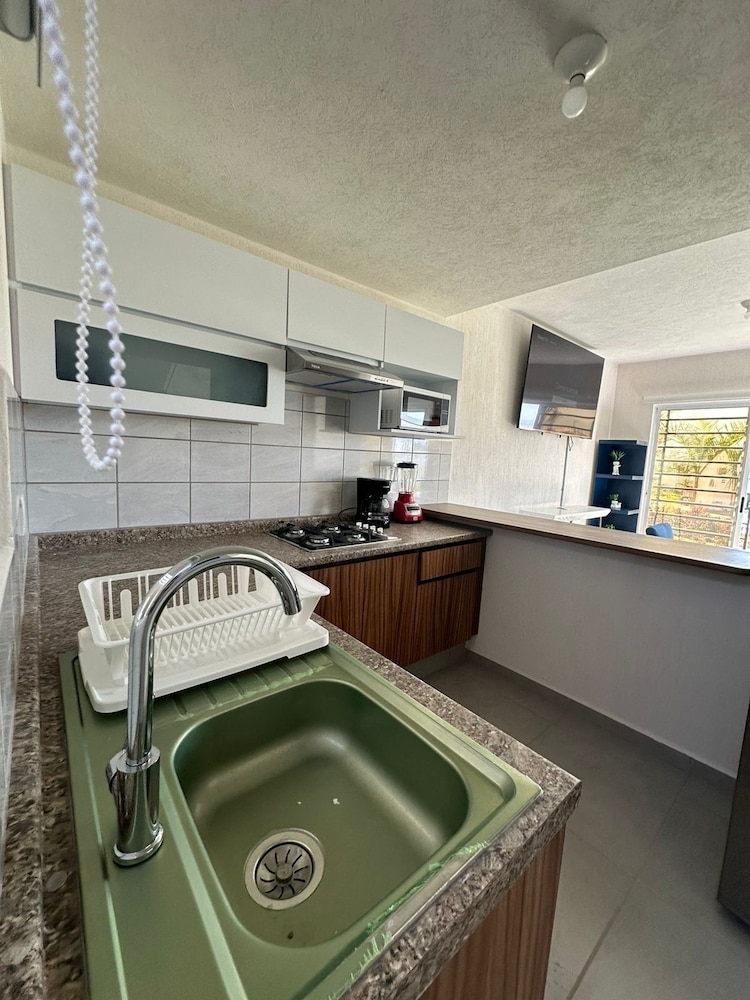 Basic House, 3 Bedrooms, Pool View