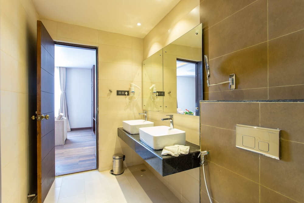 Deluxe Room - Photo 5