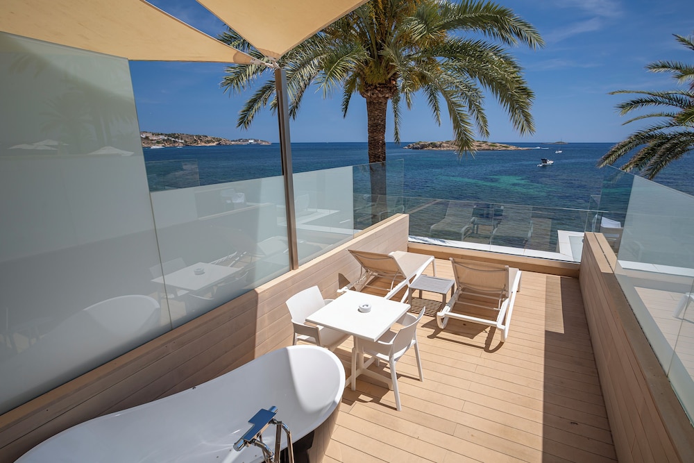 Premium Double Room, Jetted Tub, Oceanfront - Photo 3