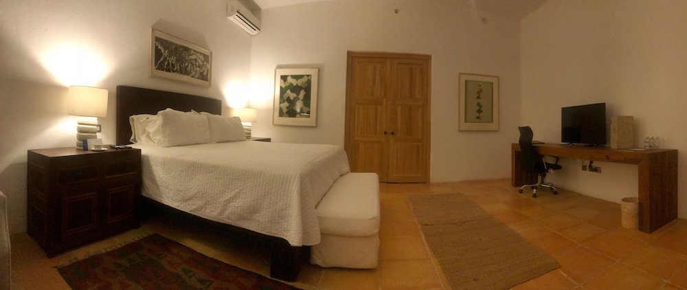 Standard Room, 1 King Bed - Photo 1
