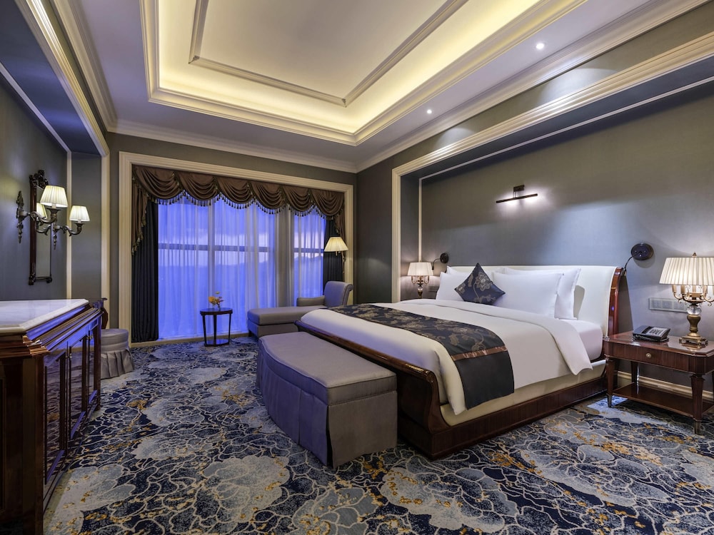 Superior Room, 1 King Bed