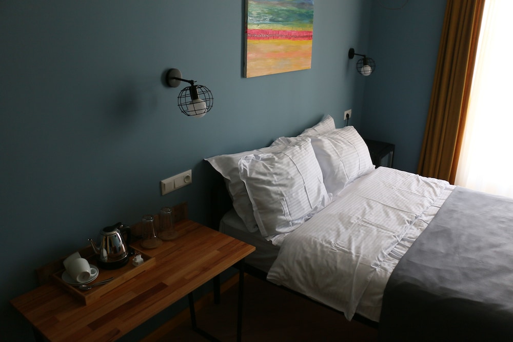 Standard Room, 1 Queen Bed, Balcony