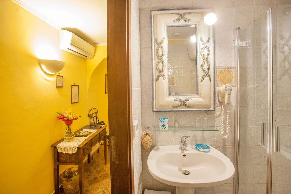 Classic Double Room, 1 Bedroom photo 3