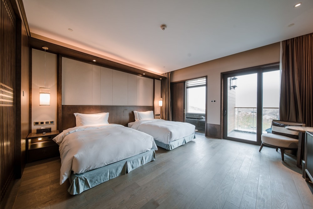 Classic Room, 2 Double Beds, Patio, Mountainside