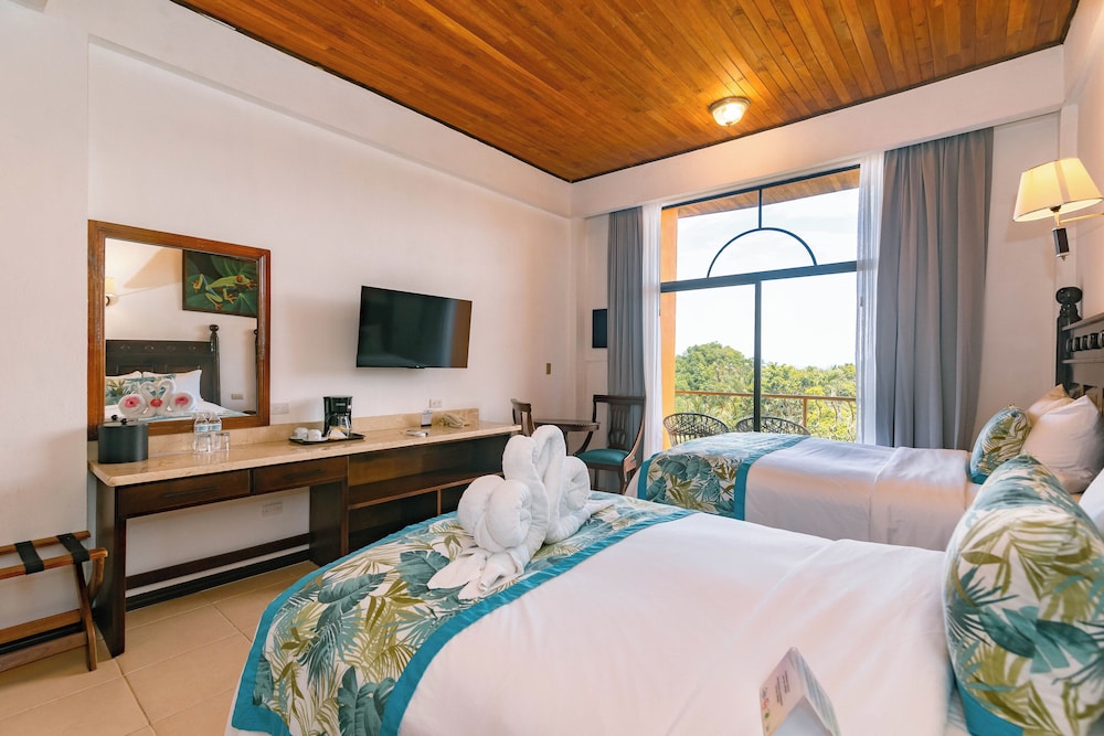 Superior Jungle View with One king bed - Photo 3