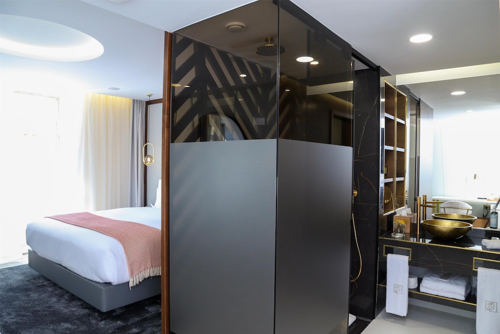 Superior Double Room Single Use - Photo 8