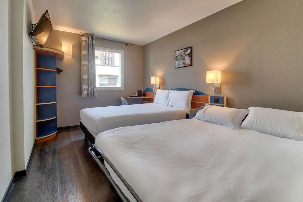 Standard Room (1 Double Bed, 1 Double Bunk Bed) photo 3