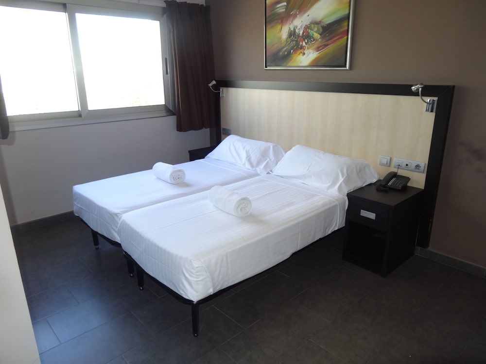 Twin Room - Photo 1