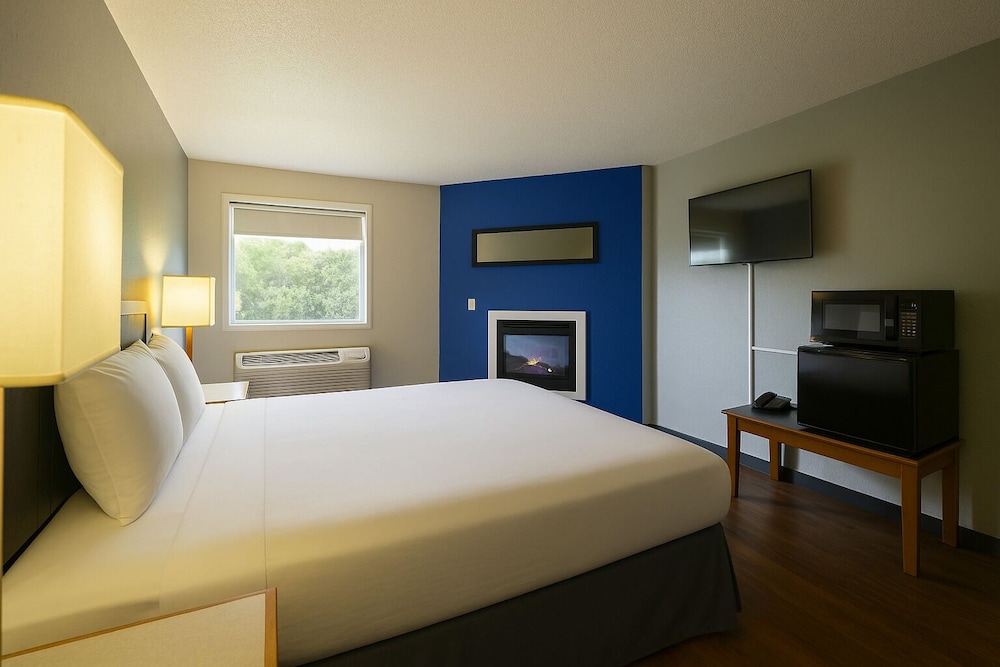 Superior Suite, 1 King Bed (Deluxe Executive Suite) photo 2