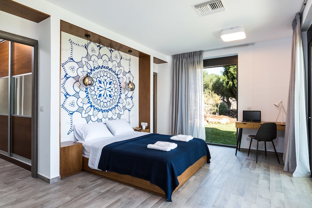 Superior Villa, 4 Bedrooms, Ocean View, Poolside photo 1