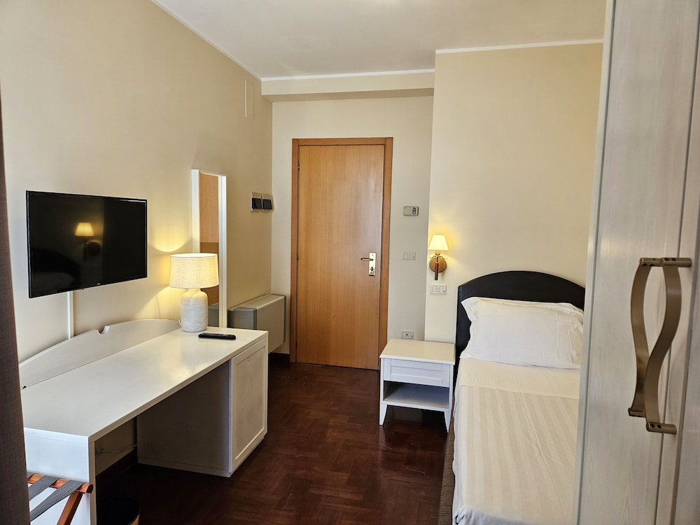 Classic Single Room