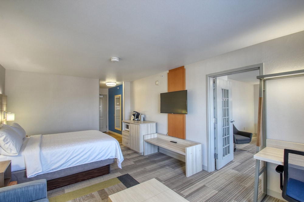 Suite, 1 Bedroom - Photo 7