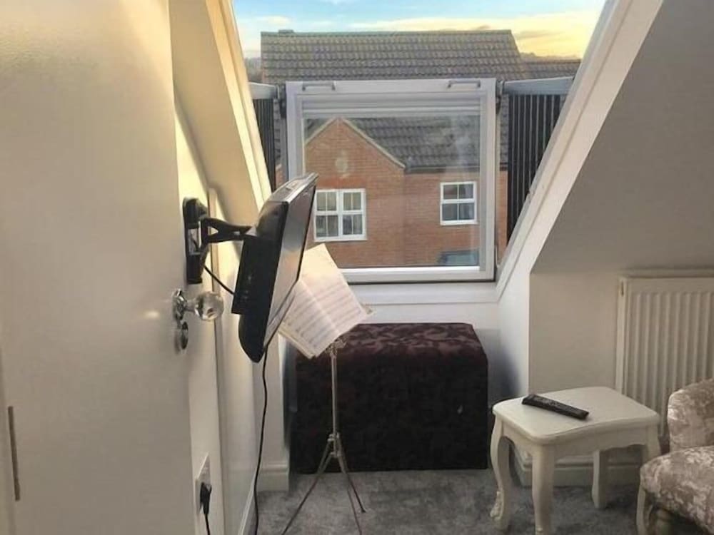 Deluxe Single Room, Ensuite (Small Double Bed ) photo 3