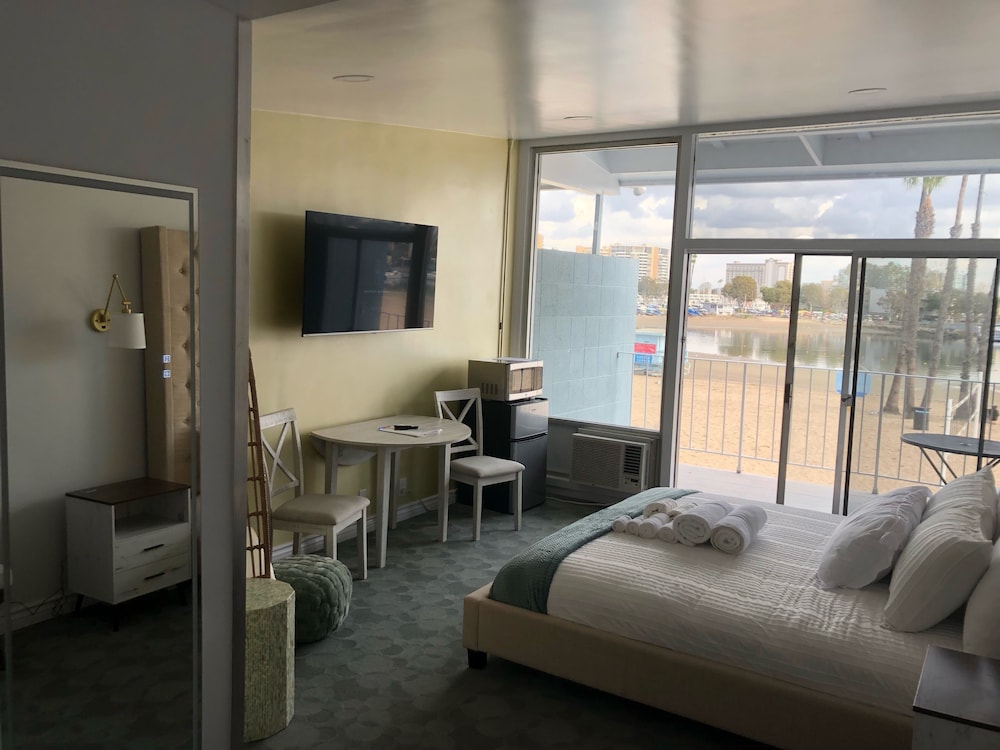 Newly Remodeled Luxury Room Marina View photo 2