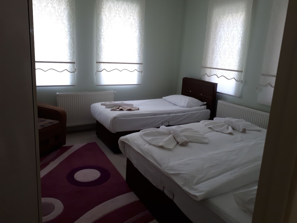 Family Room, 1 Bedroom photo 1